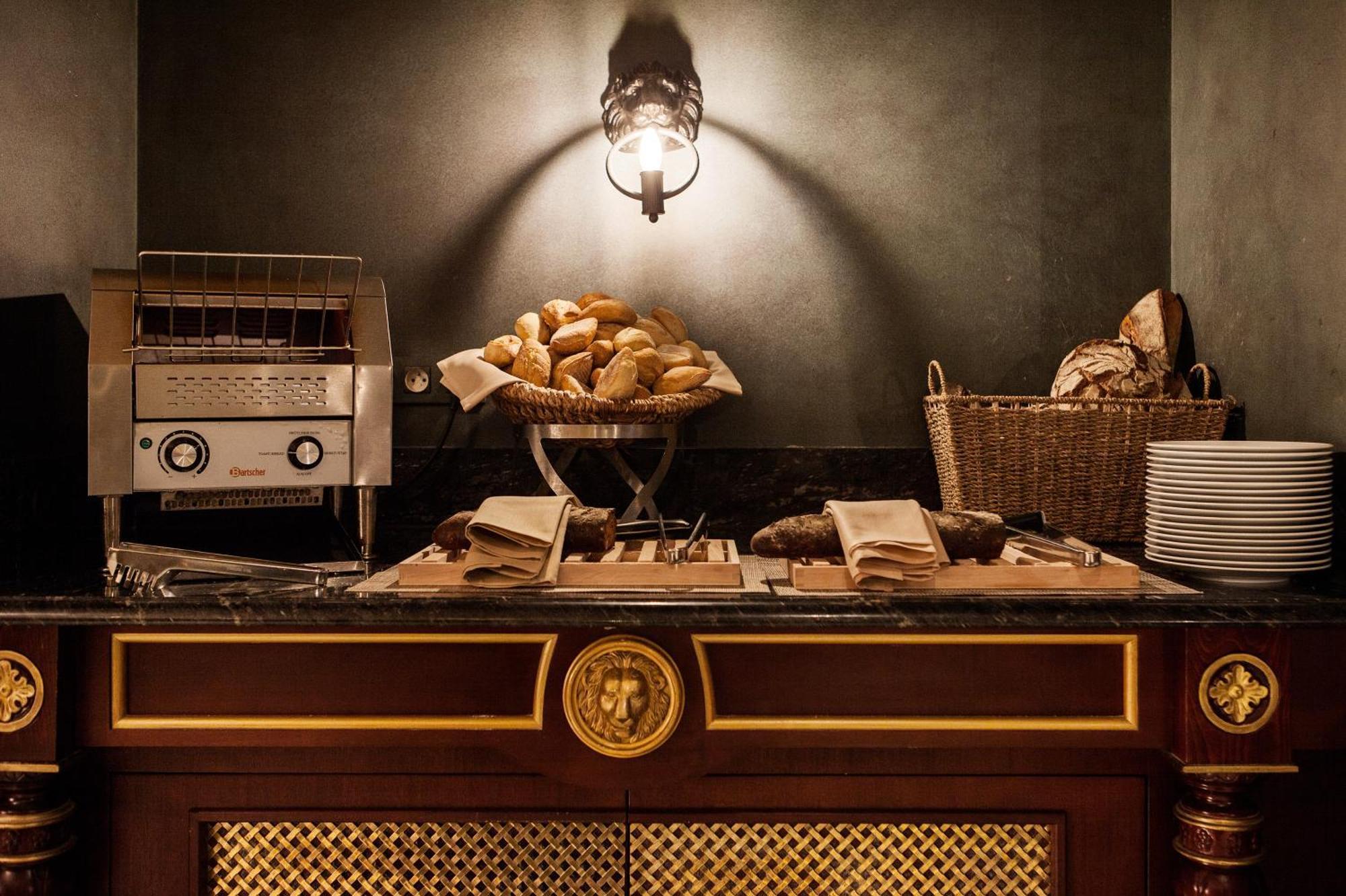 Intercontinental Bordeaux Le Grand Hotel By Ihg Exterior foto Bread station